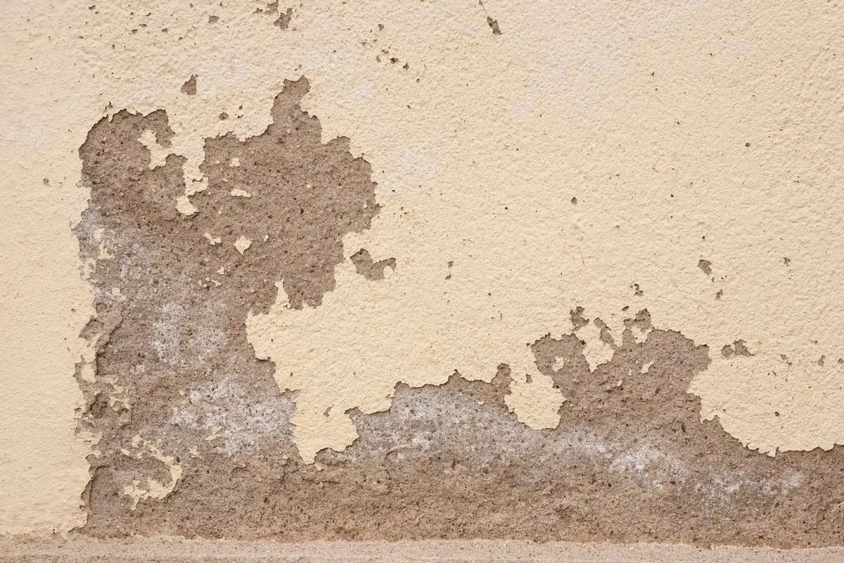 Deteriorating stucco exterior ready for full replacement
